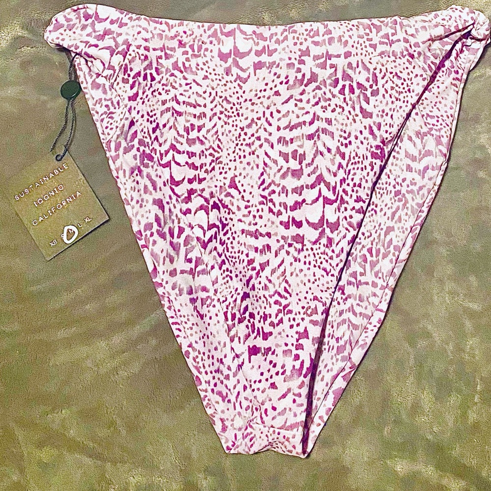 Skatie salty Charleston bottoms size M